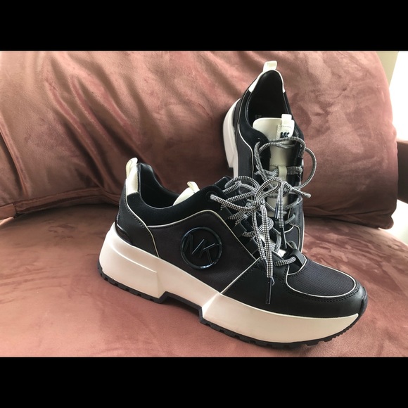 Brand new Michael  kors shoes - Picture 3 of 3